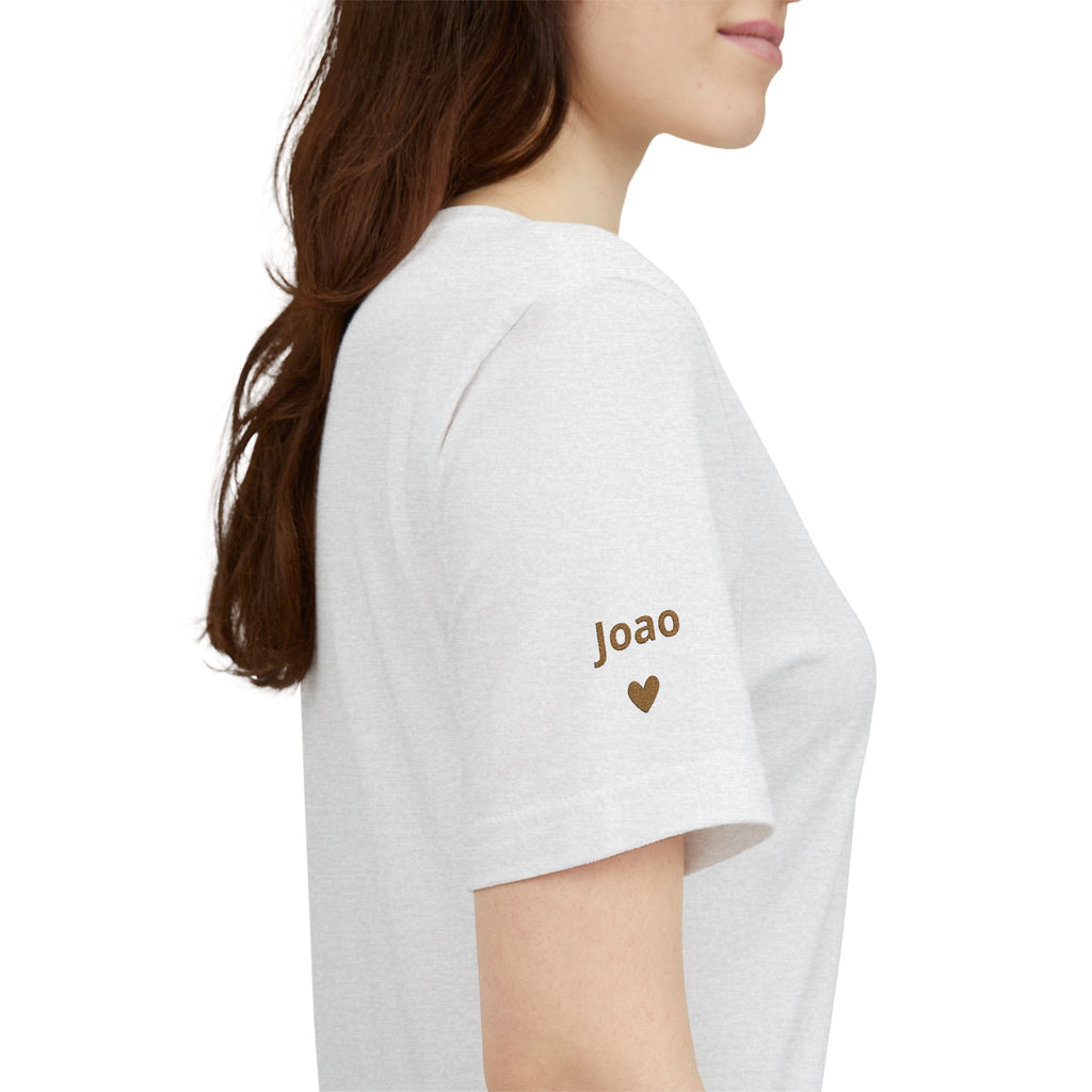 Camiseta Vovó com Data Bordada no Peito e Nomes na Manga
