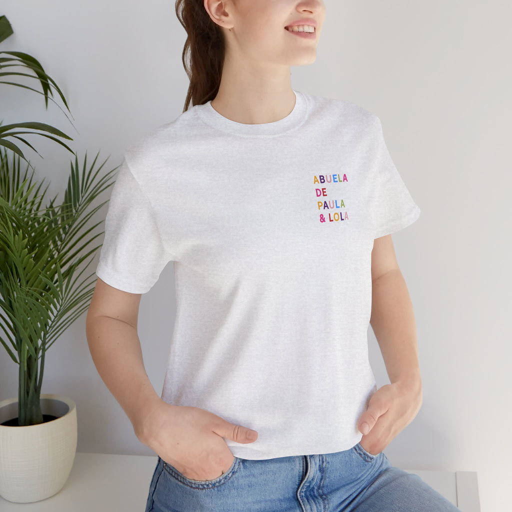 Camiseta personalizada para abuela con nombres multicolor