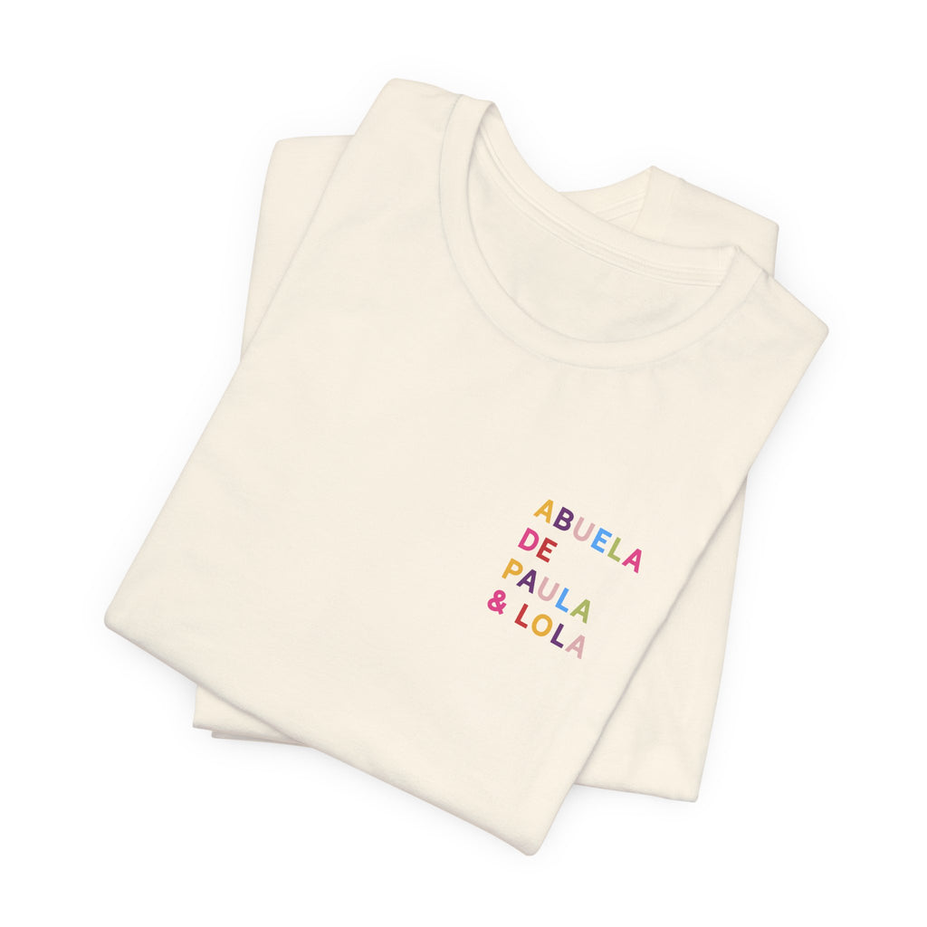 Camiseta personalizada para abuela con nombres multicolor