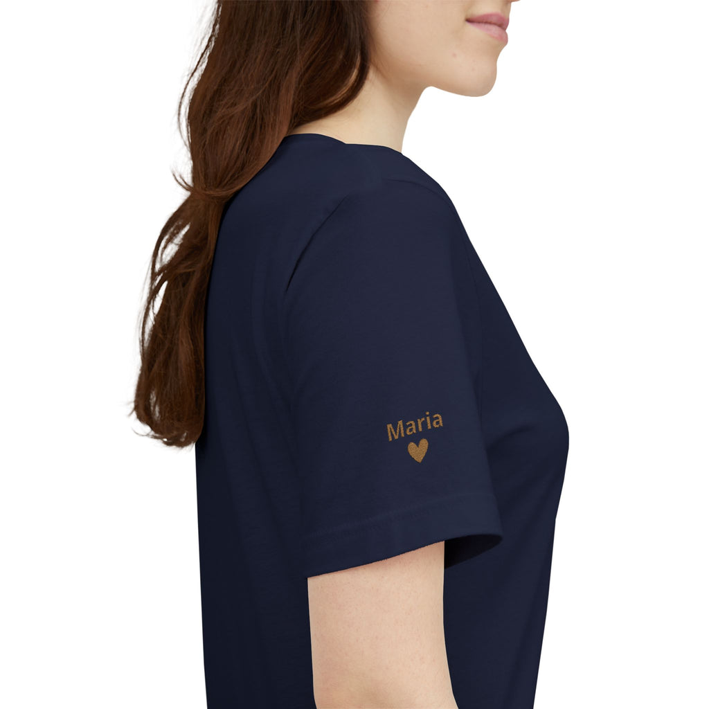 Camiseta bordada para abuela con fecha "Abuela desde" y nombres de los nietos en la manga