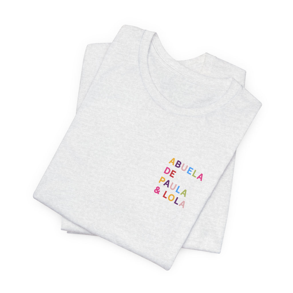 Camiseta personalizada para abuela con nombres multicolor