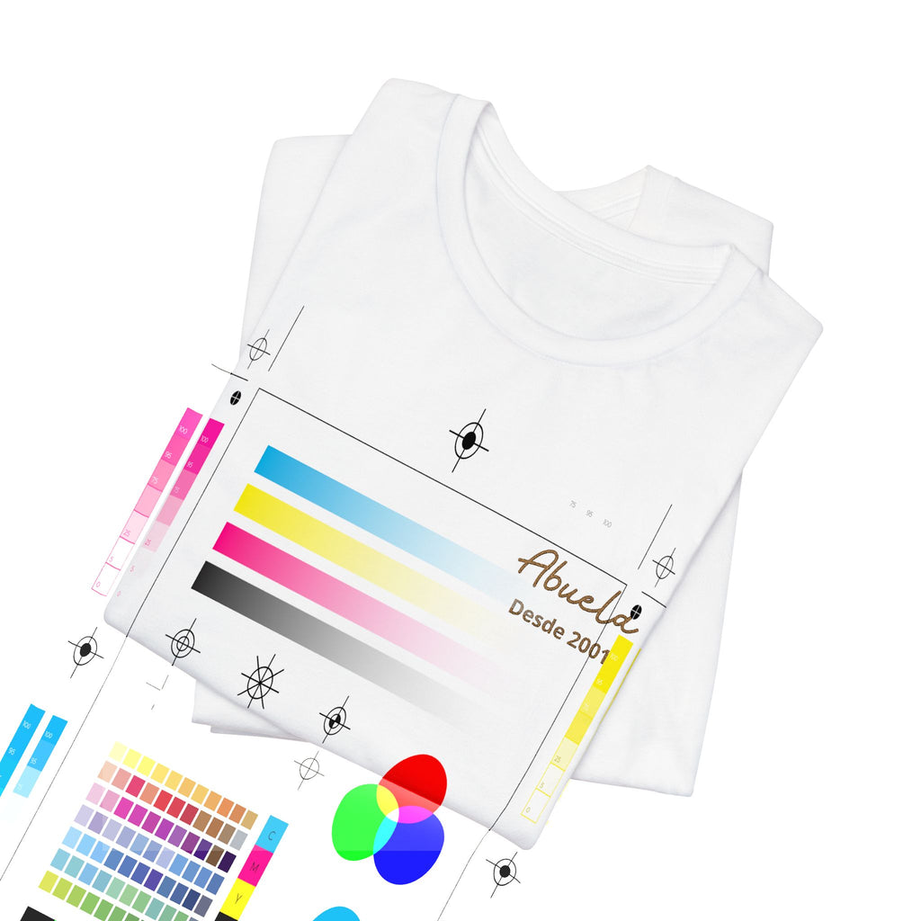 Camiseta bordada para abuela con fecha "Abuela desde" y nombres de los nietos en la manga