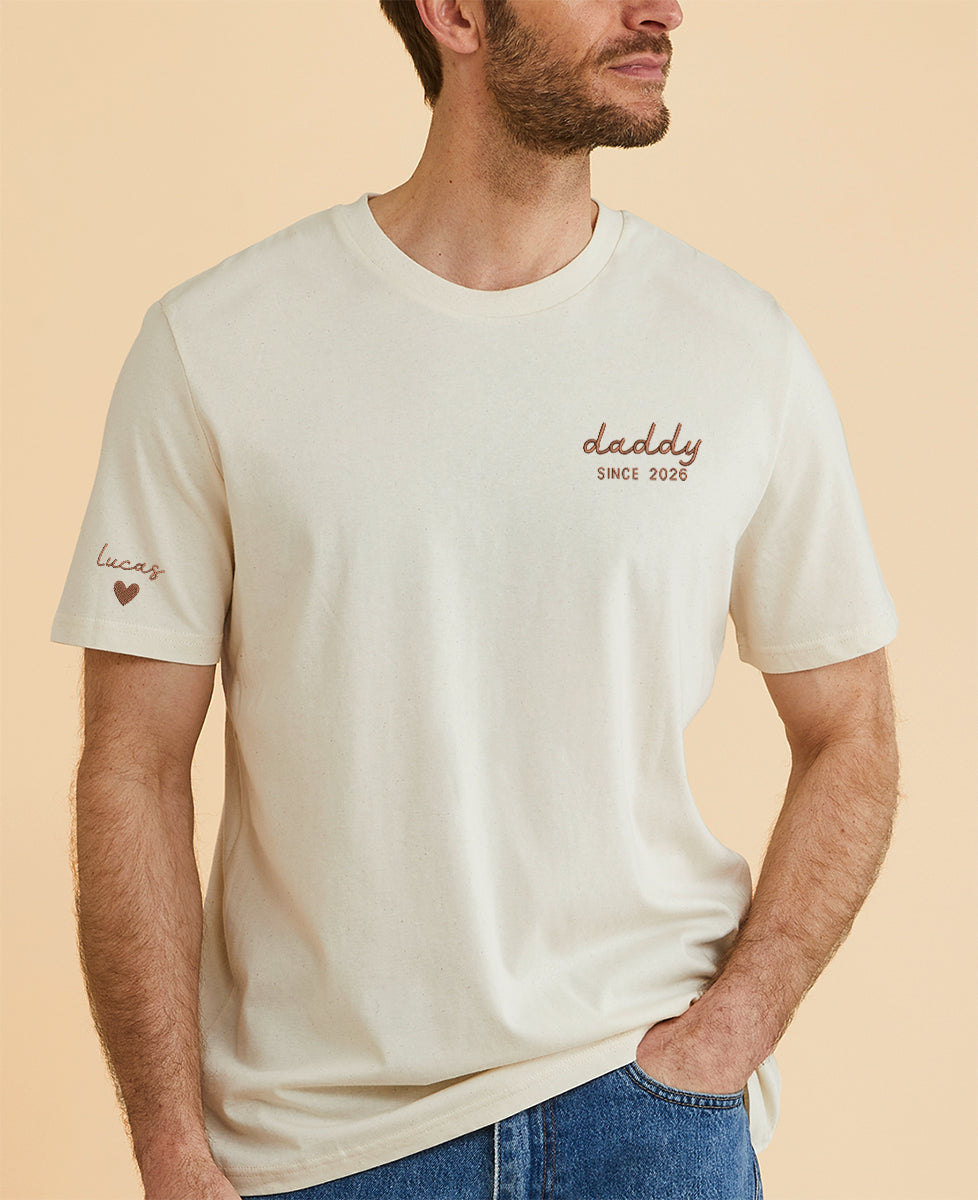 T-shirt Dad since date embroidered on heart and first names on sleeve